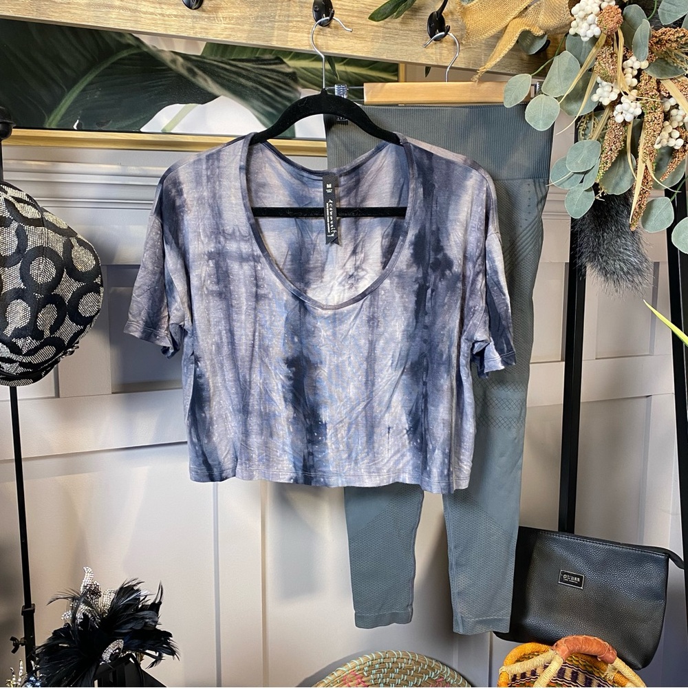 Community with Rayon from Bamboo Womens M grey Tie Dye Short Sleeve Scoop Neck